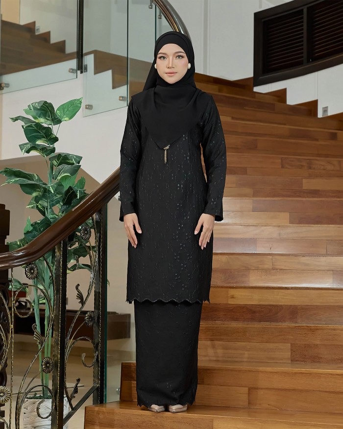 Nadha - Elegant Black