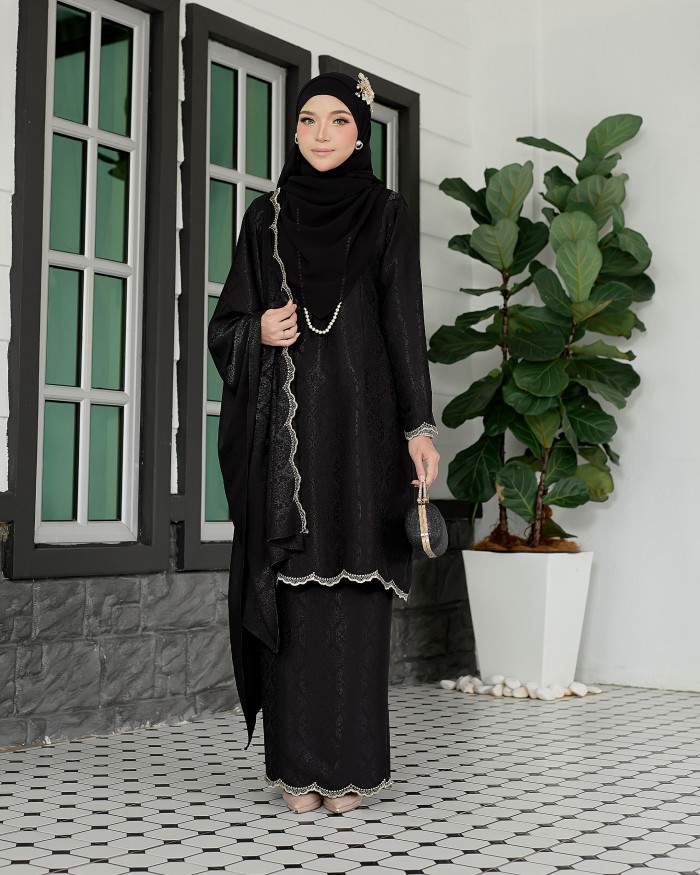 Yunara - Elegant Black