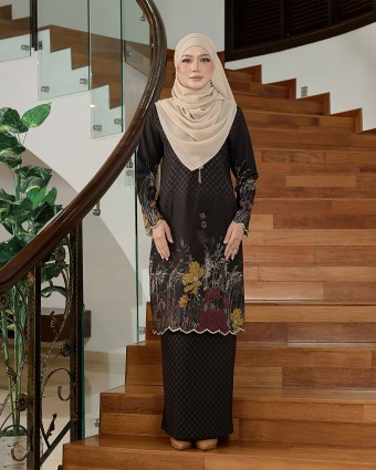 Dalia -- Elegant Black