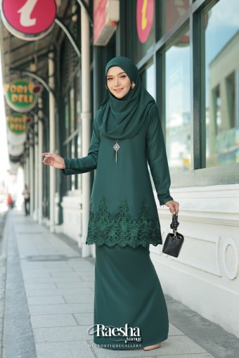 Raesha Kurong - Emerald Green
