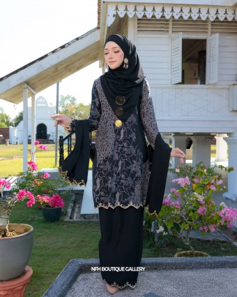Wan Fatima - Elegant Black